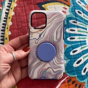 iPhone 11pro Otterbox with pop socket